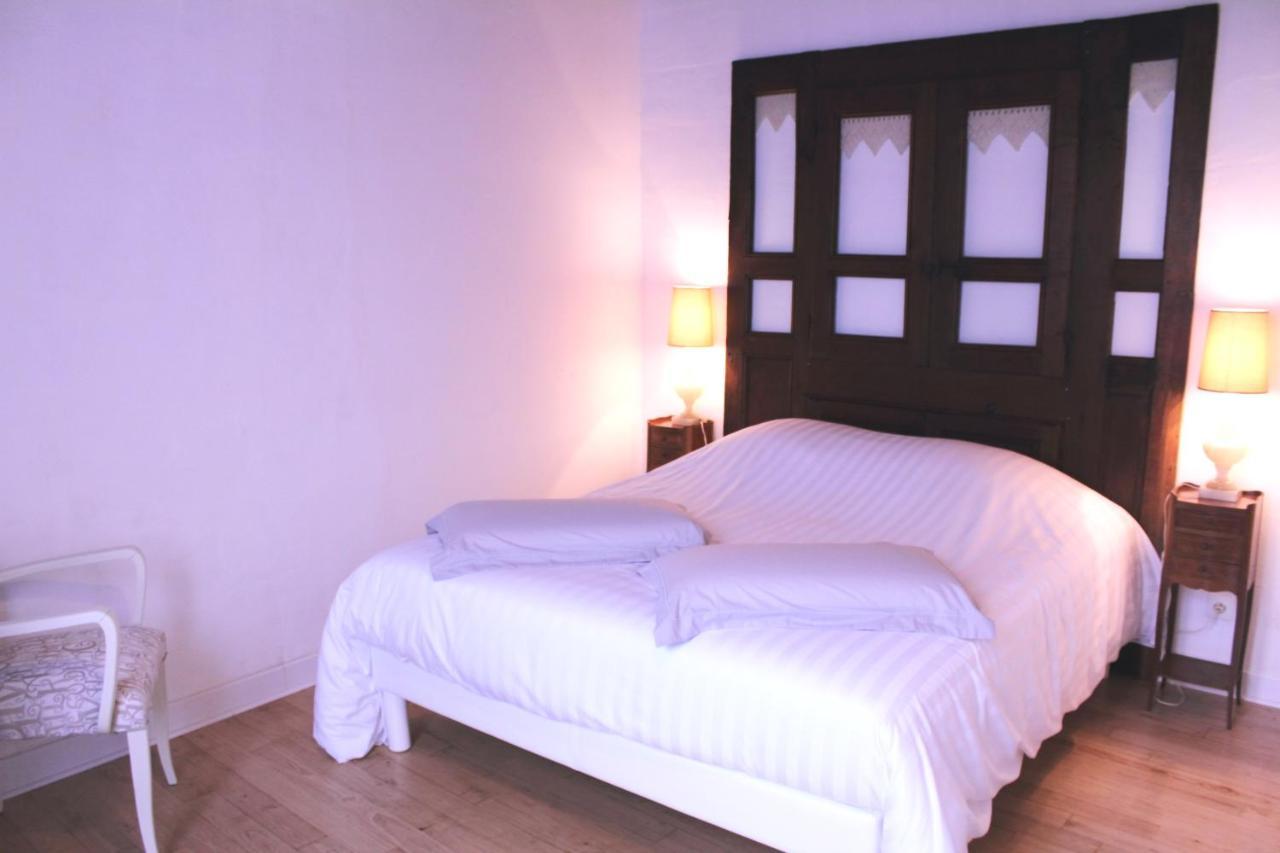 Relais De La Renaissance Panzió Saint-Michel-de-Montaigne Kültér fotó