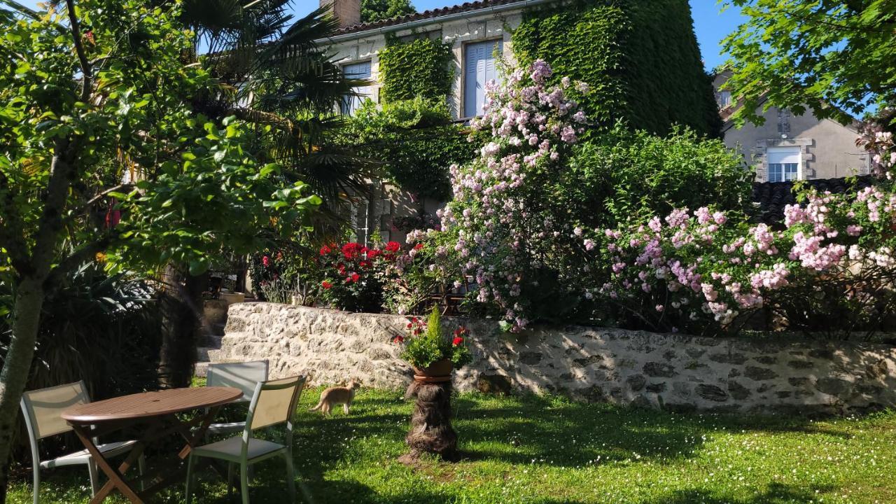 Relais De La Renaissance Panzió Saint-Michel-de-Montaigne Kültér fotó